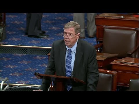 Senator Johnny Isakson Pays Tribute to Vince Dooley for 25 Years of Service to UGA