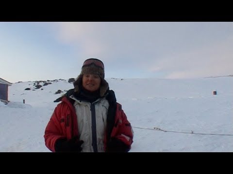 Inrgid Ortlieb explains the return to the "civilization" - Sam Ford Fiord - 2010 expedition