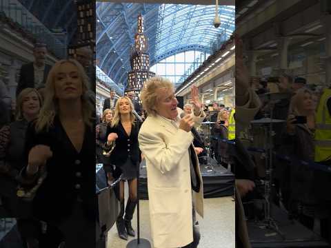 "Ain't Misbehavin'" at St. Pancras station last month, me and Jools had a blast! 🚂