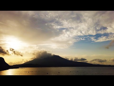 Clouds dancing over Sakurajima (4K timelapse)