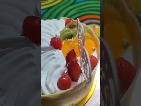 Beautiful cake, fruit pineapple cake 😋#shorts#viral #reels #cake #song #fruitcake #shortvideo