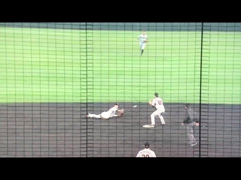 坂本勇人 マイコラスの足にあたりながらもファインプレー 4/7 巨人VS阪神