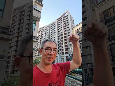 台中清真寺周五聚禮結束後，在太平附近轉了轉，晚飯前在院子前錄影，朋友叫我：“快看” 剛好！大型工程車路過 2024-7-5 🇹🇼