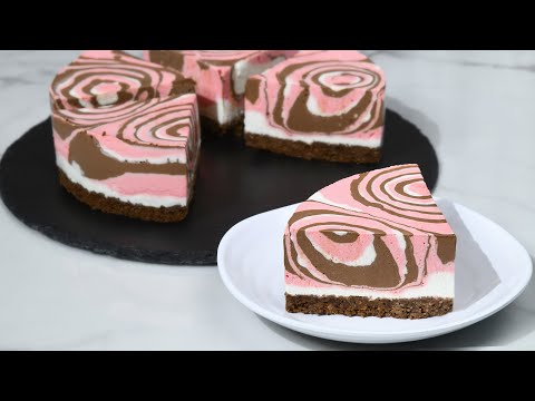 Strawberry chocolate cake. No bake, no eggs.