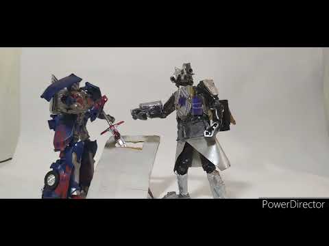 Transformers Optimus Prime vs. Titan Camera Man 2