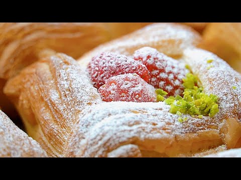 Awesome Bakery's Strawberry Danish Making Skill / 草莓季限定！酥脆雪白的草莓卡士達丹麥製作