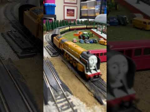 Murdoch Hornby Trains pulls Bachmann Trains Express Coaches HO/OO Scale