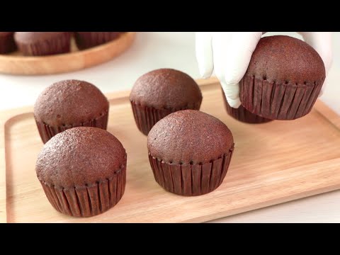 [No Oven!] Fluffy and Moist Chocolate Cupcake Recipe