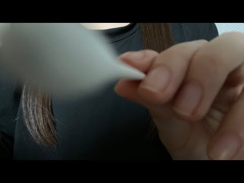 [ASMR] カメラに向かって綿棒くるくる withブラシ手袋の音  [ビジュアルトリガー/visual trigger/画面暗め/音フェチ/バイノーラル/Binaural]