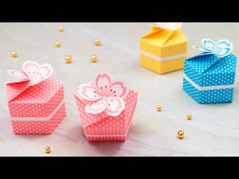 Easy DIY: How to make a cute, three-color cherry blossom gift box with paper crafts.