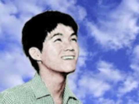 上を向いて歩こう - 'Sukiyaki' - Kyu Sakamoto (坂本 九) 1961.avi