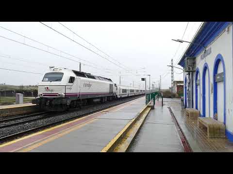 Tren Talgo con lluvia por Villasequilla (Toledo) - 16/03/2018