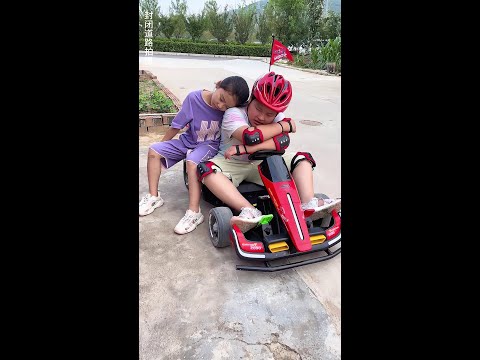 A go-kart competition has aroused the friendship between the two sisters. It's awesome# human cubs#