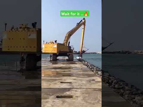 Wait for it. #viralshort #cranerescue #dredge #construction #breakingnews #funny #omg #chrismas2024