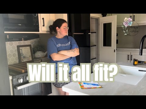 Downsizing to a camper || starting to move stuff in || Full time rv living