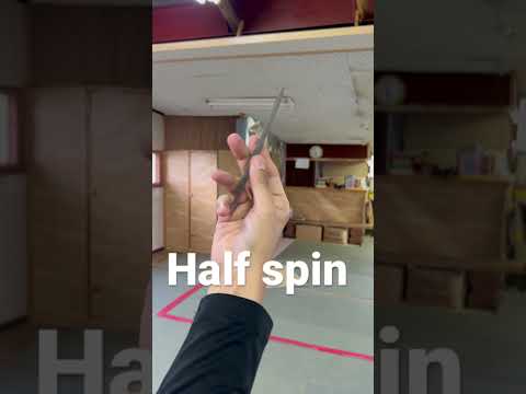 The difference between holding a throwing knife and a bo shuriken  スローイングナイフと棒手裏剣の違い