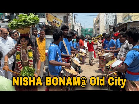 Nisha Kranthi Bangaru Bonam Lifting in Old City | Sri Sri Mahankaleshwara Temple Bonalu | Potharaju