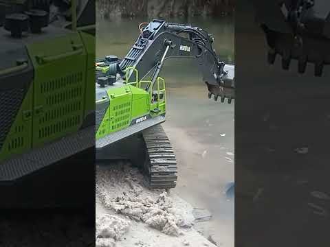 excavator huina 1593 berjuang agar tidak jatuh ke air #rc #kontruksi #bekokeruk #toys #viral #fypシ