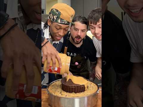 Giant Reese’s Cookie Pie 🍪 w/ @yoeats23 & @YTSae #shorts