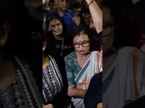 আরজিকর কান্ডে বিক্ষোভের মাঝে রাজ্যের নারী কল্যাণ ও অর্থমন্ত্রী চন্দ্রিমা ভট্টাচার্য ।