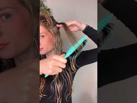 Perfect Waves! #wavyhair #wavy #bouncecurl #blonde #blondehair #stylingtips #brush