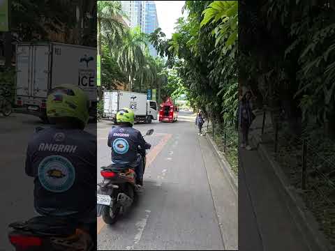 菲律賓人大馬路上攔公車｜Filipinos block buses on the road