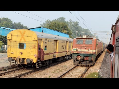 Late Night Trains Passing at High Speed in the Morning | Perfect Trains Crossing#uniquetrainengines