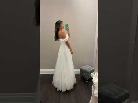 MORE wedding dresses I tried on but not getting 👰🏻‍♀️