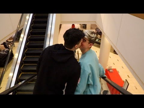 KISSING MY BOYFRIEND IN PUBLIC