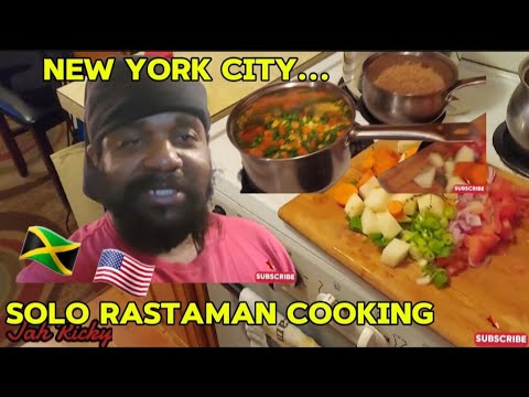 Solo Ras❗️in kitchen cooking Jamaican style seasoning rice and curry chicken 🇯🇲 🇺🇸