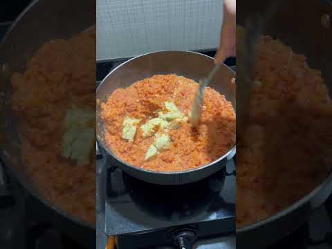 Winter special gajar ka halwa #gajarhalwarecipe #gajarkahalwa #food #viral #youtube #shorts #foodie