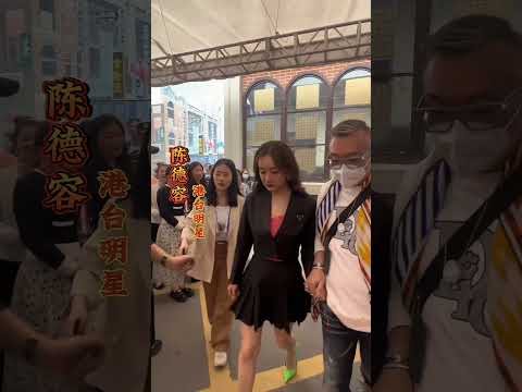 盛世容颜盘点港台12位女明星活动现场亮相，岁月从不败美人，希望你看尽人间百态爱恨离愁！短发最美的港姐冠军#陈法蓉 果然自律的女人最美丽，这状态也太好了！