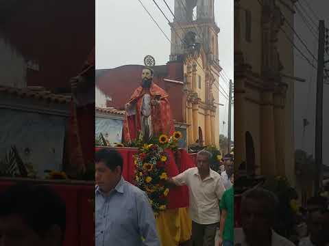 San Andrés Apóstol en procesión por las calles de su pueblo