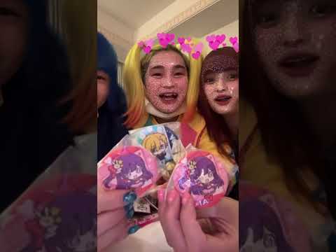 推しの子の缶バッジどれが当たるかだごしんと開封動画してみた🩵💛🩵💛 #しなこワールド