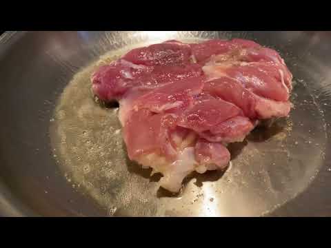 鶏肉を焼く音　#ステンレスフライパン  #鶏もも肉  #音　#焼く