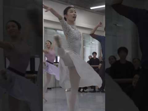 【くるみ割り人形】クリスマスの夜は、、、？#ballet #dance #nbaバレエ団 #shorts