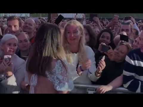 Lana Del Rey - Blue Jeans. Tinderbox fest. Lana took selfie with fans😍 @ Odense, Denmark, 27.06.19