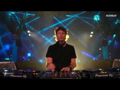 Hernan Cattaneo playing 'Emi Galvan - Timeless [The Soundgarden]' at Forja