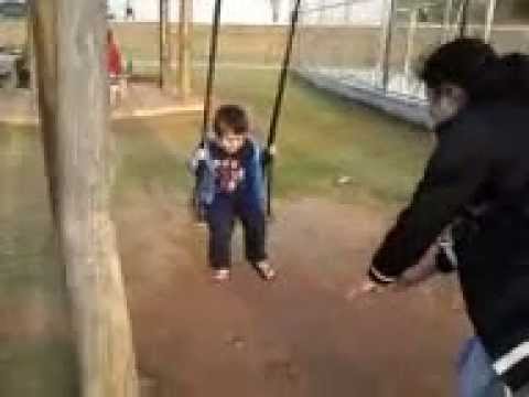 Robinho e Sabrina no parque.