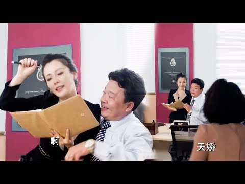 【绿茶上位】心机女和老上司使计陷害灰姑娘，被撞破后根本没眼看！