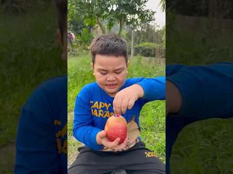 @hoangquach393 🆚 tumpa lifestyle funny video Cậu bé tốt bụng ăn kem socola, bột ớt, ke...#shorts🥵🥤🧃😝