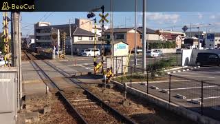 高松　ことでん林道駅ホームから　　　　踏切って一時停止だよね！？