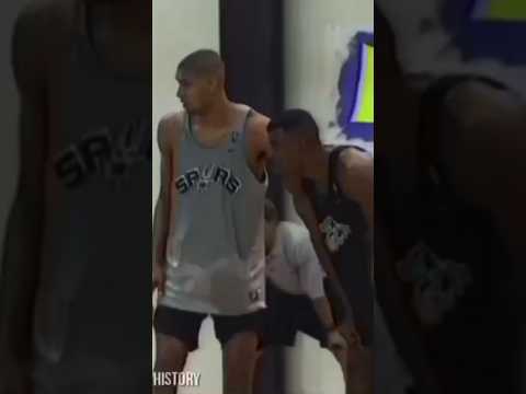 Tim Duncan and David Robinson going at each other in practice. 🐐 🔥 #sanantoniospurs