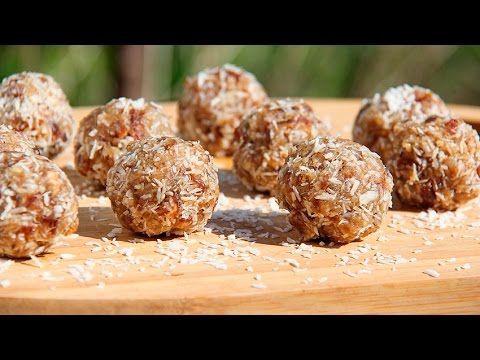 Easy Raw Walnut Truffles - only four ingredients - vegan & gluten-free