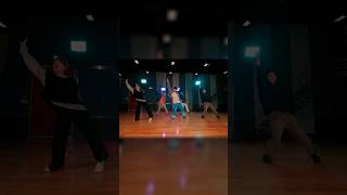 「I wonder」Official Dance PracticeYouTubeにて公開中！Choreographer：花村想太(Da-iCE)×Shungo(avex ROYALBRATS)