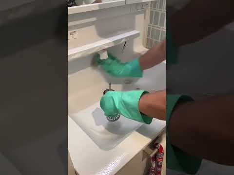 How to clean the washbasin with Utamaro cleaner