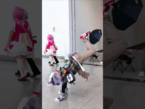 Do you #dancin at the #comiccon #animecon #animeconvention #furry  #sturdy #viral_video