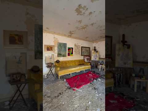 Abandoned artists mansion with tons of paintings left behind!