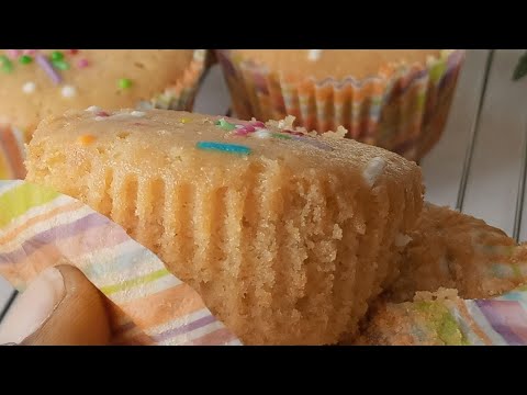 The Best Vanilla Cupcakes