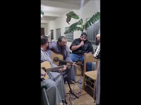 Capuchinhos cantando música sertaneja. "Saudade da Minha Terra" (Composta por Goiá e Belmonte)